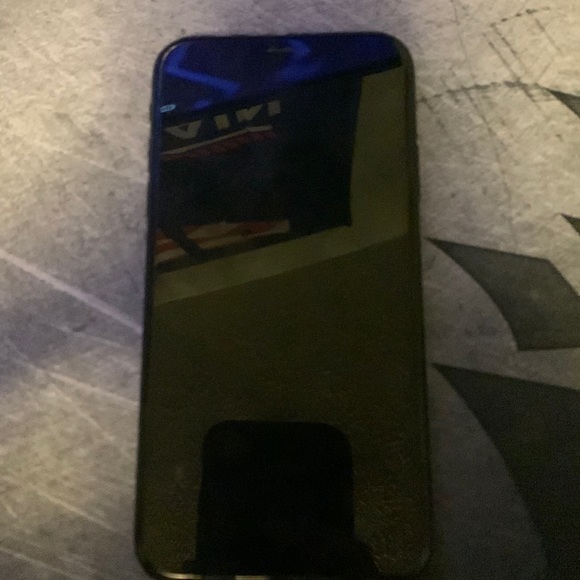 2 used iphone xrs asking 150 for each and 350 for both